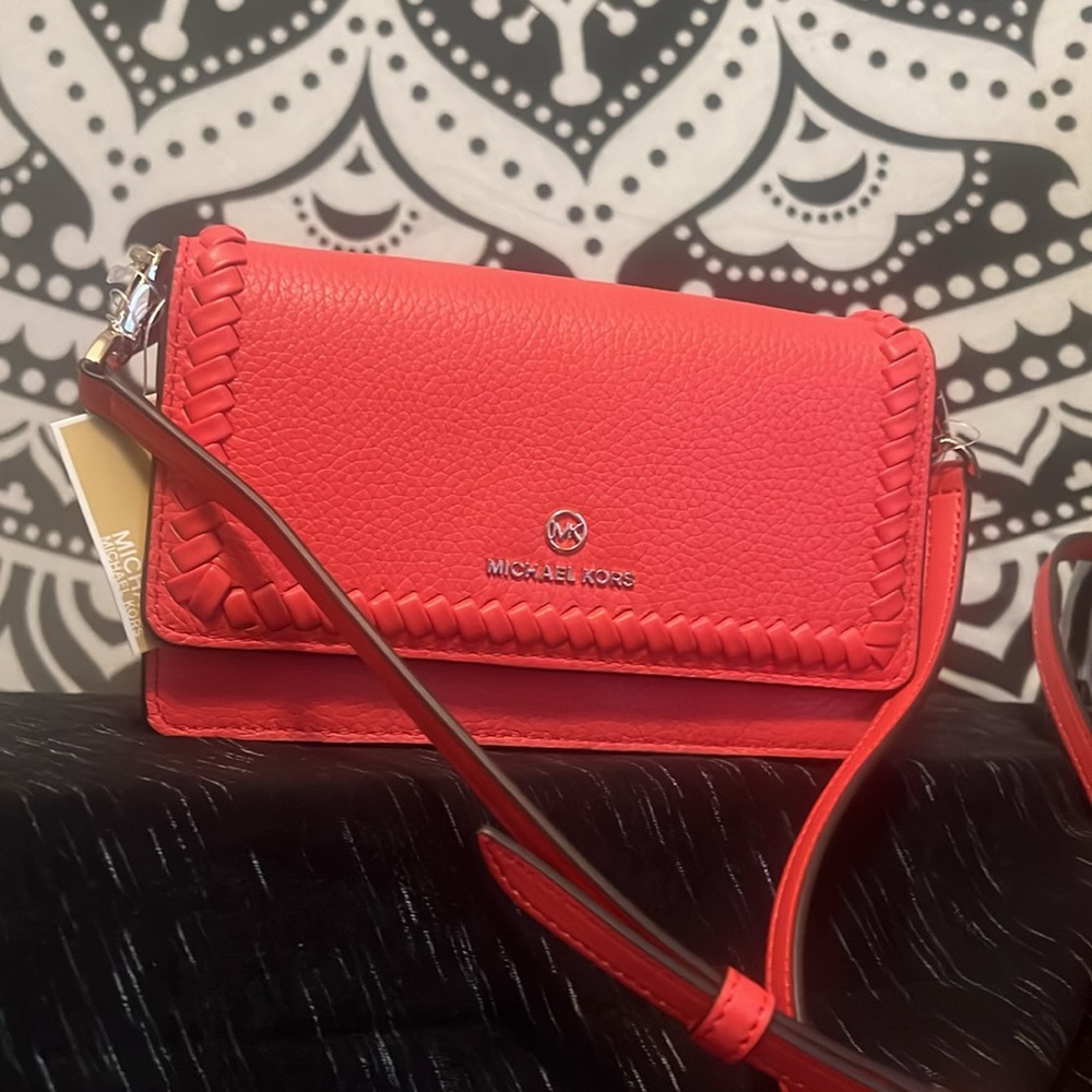 NWT Michael Kors Jet Set charm phone Crossbody Wallet
